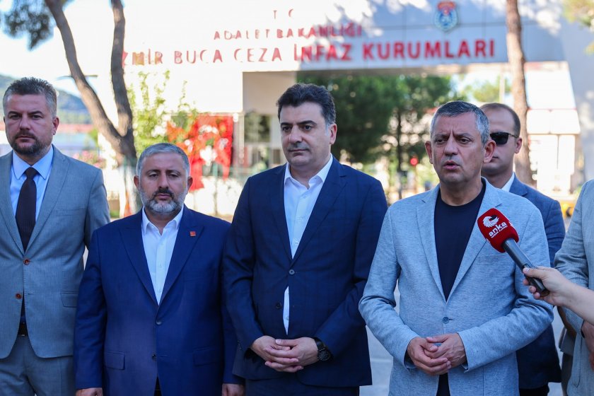 Özgür Özel'den Buca Cezaevi ziyareti: 'Arkadaşlarımızın tutuksuz yargılanmasını umut ediyoruz'