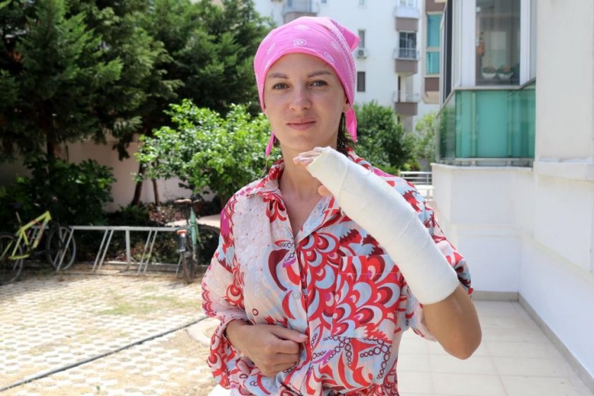 Uzaklaştırma kararına rağmen evli olduğu erkeğin saldırısına uğradı: En ağır cezayı almalı, hala korkuyorum