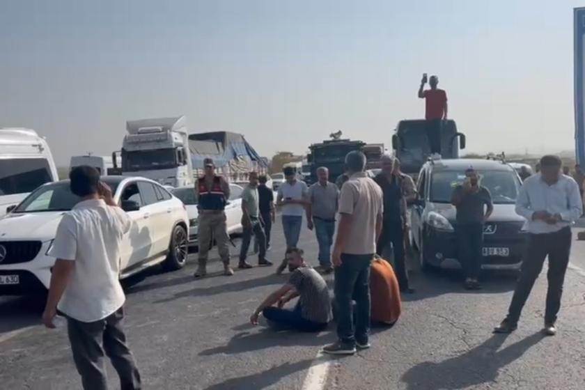 Suları kesilen çiftçilerden DEDAŞ protestosu: Antep-Urfa kara yolunu trafiğe kapattılar