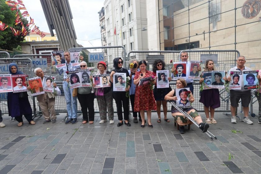 Cumartesi Anneleri’nin bin 62’nci hafta eylemi: 31 yıl önce katledilen Murat Aslan için adalet istendi