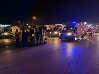 Ambulans kaza yaptı: 3 sağlık çalışanı yaralandı