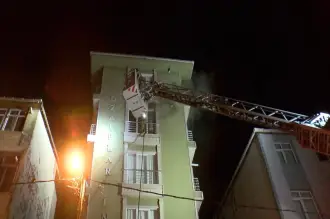 Ümraniye'de beş katlı apartmanda yangın: Binada oturanlar tahliye edildi