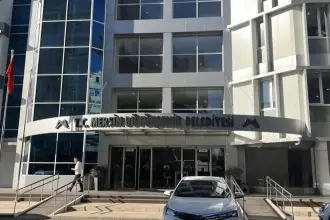 Mersin operasyonunda gözaltına alınan kadının pijamalı görüntülerini servis ettiler