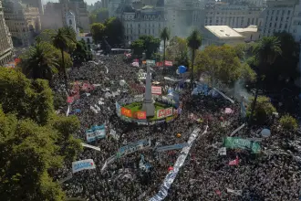 Arjantin'de darbenin 50. yılında binler Plaza de Mayo Meydanı'na yürüdü: “Bir daha asla”