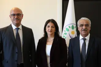 DEM Parti İmralı heyeti Öcalan ile görüşmek için adaya gitti