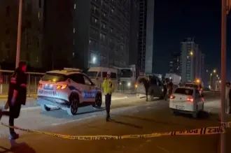 Esenyurt'ta motosiklet kazası: Genç sürücü hayatını kaybetti, çarptığı yaya ağır yaralandı