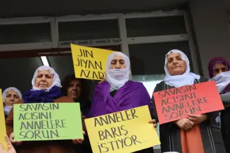 Barış Anneleri'nden siyasi partilere çağrı: “Diyalog yolları açılmalı”