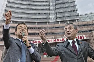 Ekrem İmamoğlu'ndan Özel'in bayramlaşma programına çağrı
