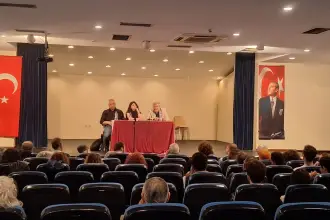 Eskişehir’de “İzler” söyleşisi düzenlendi: “Denizler sınıf mücadelesi sürdükçe yaşayacak”