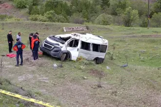 Yozgat'ta öğrenci servisi devrildi: 2 öğrenci ve sürücü hayatını kaybetti; 7 öğrenci yaralandı