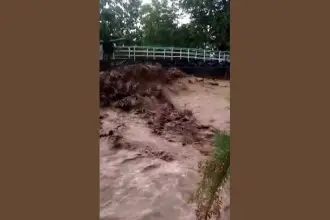 Maraş ve Hakkari'de sel ve fırtına etkili oldu