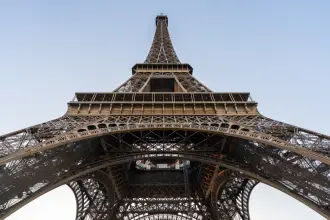 Paris’te aşırı sıcak alarmı: Eyfel Kulesi erken kapatılıyor