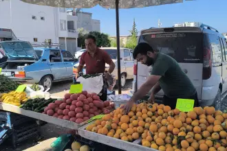 Kadirli’de pazar esnafı zararına satış yaptığını söylüyor: “Millet eli boş geçiyor”
