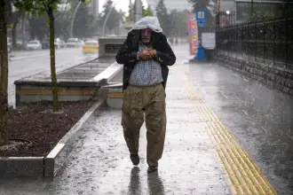 Marmara ve Güneydoğu'ya kuvvetli yağış alarmı: Meteoroloji hangi illeri uyardı?