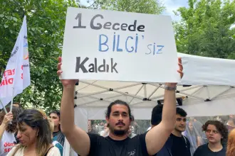 Bilgi Üniversitesi öğrencilerinin kampüs nöbeti sürüyor: "Bir gecede geleceğimiz elimizden alındı"