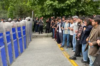 İstanbul Bilgi Üniversitesi'nde üçüncü gün: Öğrenciler gözaltına alındı