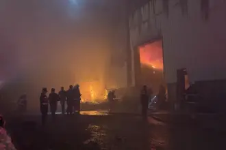Antep'te iş yeri yangını: Mobilya fabrikasındaki alevler kontrol altına alındı