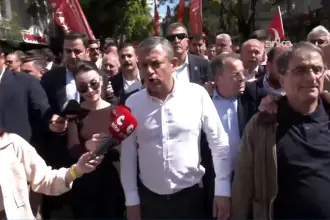 CHP Lideri Özgür Özel, yurttaşlarla Anıtkabir'e yürüdü: 'Bu bir iktidar yürüyüşüdür'