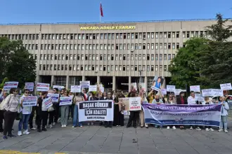 Başak Gürkan cinayeti davasında ilk duruşma: Adliye önünde barikat, salonda yer yok
