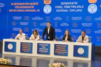 Demokratik Yerel Yönetimler Konferansı'nda konuşan Tuncer Bakırhan: Yargı sopasıyla muhalefeti dizayn etmekten vazgeçin
