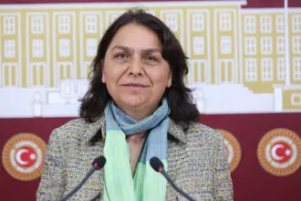 DEM Partili Saki'den Bakan Tekin'e: 'Kadın öğretmenlerin güvencesiz çalıştırılması devletin sorumluluğunda'