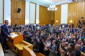 Özgür Özel krizli CHP grubunda konuştu, Kurultay için tarih verdi