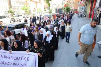 Hakkari'de kadınlar katledilen Hamide Çiftçi için yürüdü