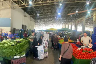 Pazarda geçim sıkıntısı büyüyor: Vatandaş fiyatlardan, esnaf satışların düşmesinden şikayetçi