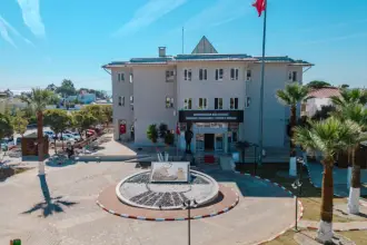 Seferihisar Belediyesine operasyon: Başkan Yardımcısı Gökhan Pehlivan dahil altı kişi gözaltında