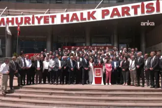 CHP'de olağanüstü kurultay için toplanan imzalar genel merkeze teslim edildi
