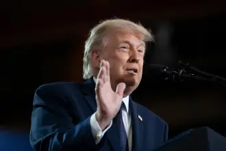 Trump: Biz çaresizlikten masaya oturmadık, İran oturdu; savaş onları zayıflattı