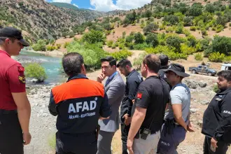 Bingöl'de çayda akıntıya kapılan kişiyi arama çalışmaları sürüyor