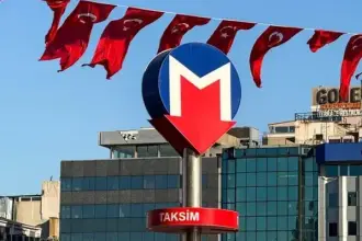 Yağış sonrası M7'nin Çağlayan durağı da hizmet veremiyor: Elektrik kesildi