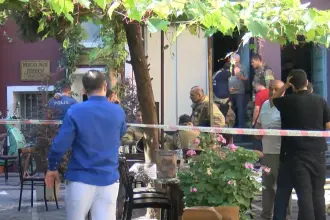 Fatih'te tekstil deposunda yangın: 2 kişi hastaneye kaldırıldı