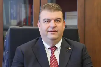 Seferihisar Belediye Başkanı Yetişkin'in sağlık durumuna dikkat çekildi: “Tedavi kesintisi hayati risk taşıyor”
