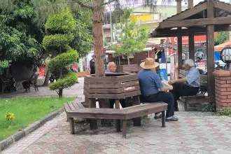 Emeklinin geçim derdi büyüyor: "Maaşım yetmeyince karton topluyorum"