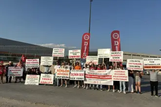DİSK İletişim-İş’ten GHZ depo önünde açıklama: “İşten atmalarla sendikayı engelleyemezsiniz”