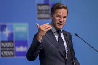 Rutte'ye Deniz Göktaş soruldu: Demokrasi seçimden çok daha fazlasıdır