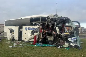 Bolu'da yolcu otobüsü kaza yaptı: Beşi ağır, 15 yaralı