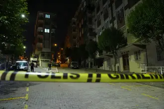 Bahçelievler'de temel kazısı yan binayı vurdu: Kolonları çatırdayan altı katlı apartman boşaltıldı