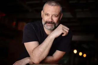 Tiyatrocu Levent Üzümcü'ye ev hapsi
