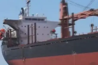Rusya, Karadeniz'de iki kuru yük gemisini vurduğunu açıkladı