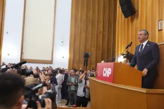 Özgür Özel'den 'Vakti gelmiş bir veda' konuşması: 'Millet önüne yeni bir rota koydu, yeni partimizi kuruyoruz'