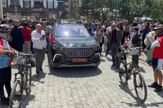 Vali Çiçekli, Ardahan’a veda etti: Ardahan Valisini bisikletli sporcular uğurladı