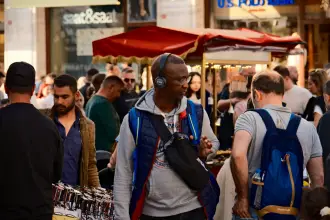 İnsan beyni kalabalık içinde kendi ismini nasıl seçebiliyor?