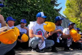 Doruk Madencilik işçileri Enerji Bakanlığı önünde: “Sözler tutulmadı, haklarımızı almadan Ankara'dan ayrılmayacağız”