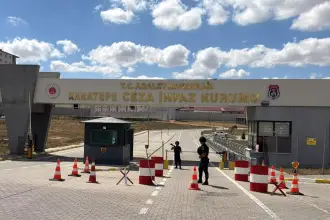 Sinem Dedetaş ile Cem Küçük, Karatepe F Tipi Cezaevi'ne konuldu