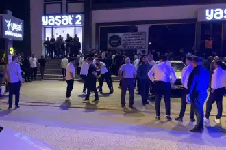 Düğünde iki grup arasında bıçaklı müzik kavgası: 3 kişi yaraladı