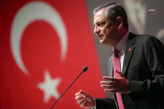 Özgür Özel: CHP dostların elinde olsun, biz geriye bakarak koşacak değiliz