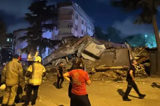 Bir gün önce boşaltılmış: Bahçelievler'de 4 katlı bina çöktü